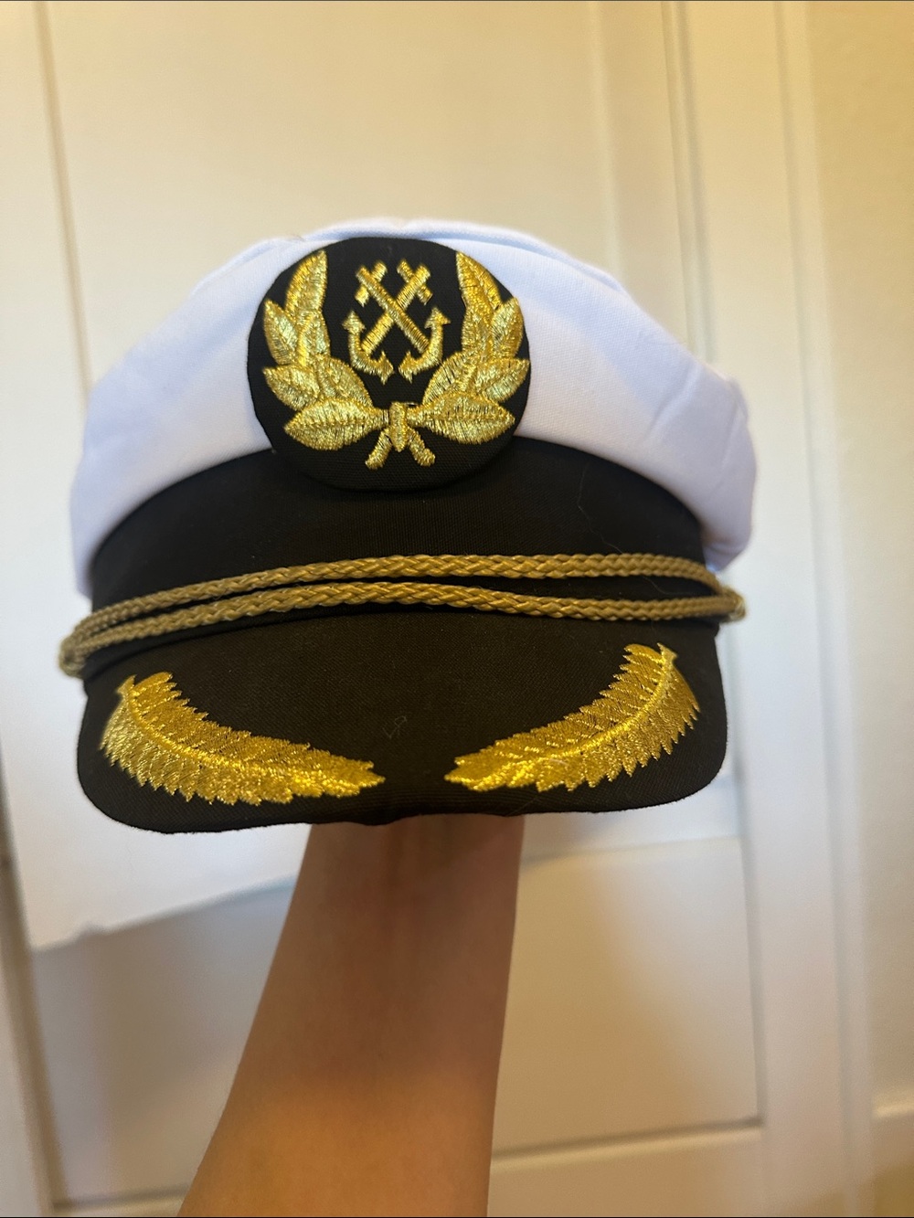 Spirit Men’s White, Black & Gold Captain Hat